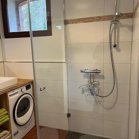 Casa de Férias Remise An Der Rennbahn - Umzaeuntes Anwesen Mit Parkplaetzen, Amzonprime, Netflix, Wii, Ps2 Hoppegarten