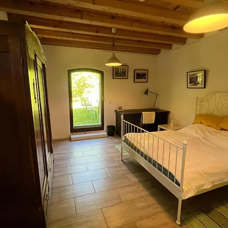 Remise An Der Rennbahn - Umzaeuntes Anwesen Mit Parkplaetzen, Amzonprime, Netflix, Wii, Ps2 Holiday home *