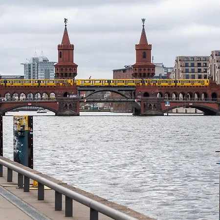 Casa de Férias Remise An Der Rennbahn - Umzaeuntes Anwesen Mit Parkplaetzen, Amzonprime, Netflix, Wii, Ps2 Hoppegarten
