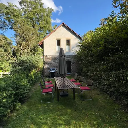 Remise An Der Rennbahn - Umzaeuntes Anwesen Mit Parkplaetzen, Amzonprime, Netflix, Wii, Ps2 * Hoppegarten